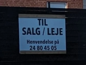 Til salg skilt fiskefabrikken zomet helt ind