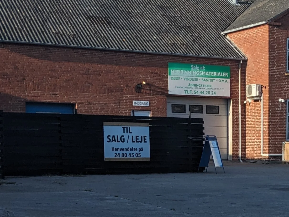 Til salg skilt fiskefabrikken